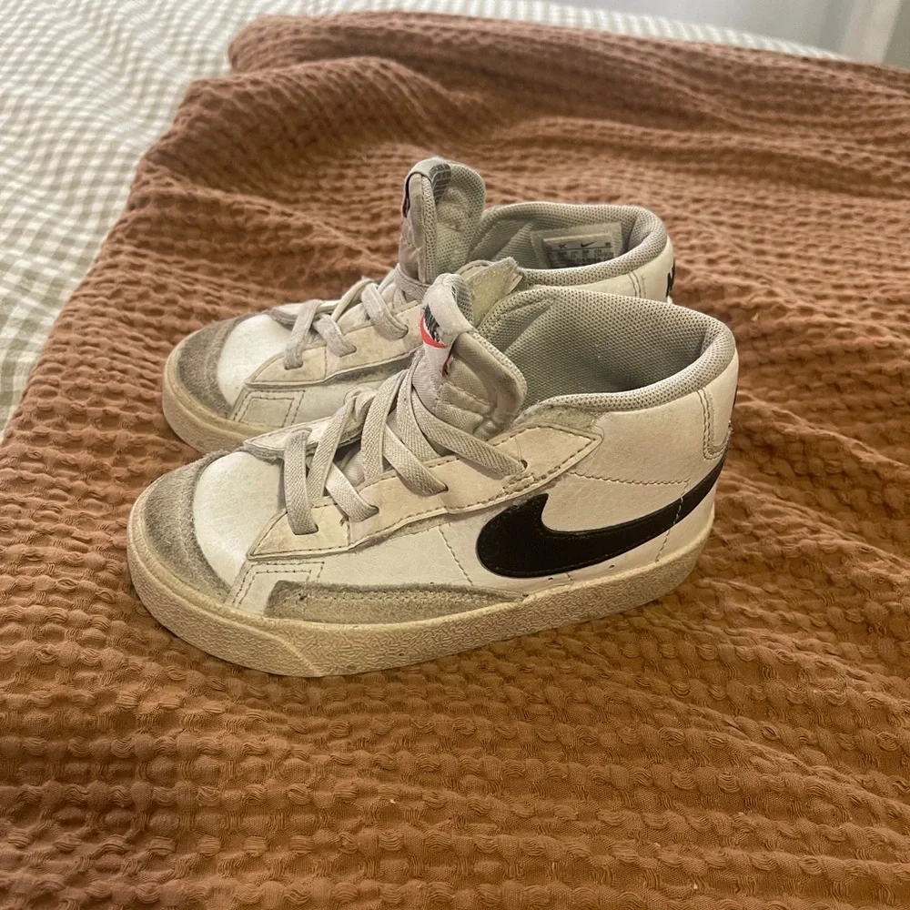 Nike Blazer Size 9C